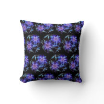 Ethereal Flügel: Kirlian Design Cushion
