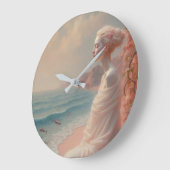 Ethereal Frau am Dreamy Beach Große Wanduhr (Winkel)