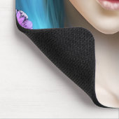 Ethereal Frau mit Blume in ihrem blauen Haar Mousepad (Ecke)