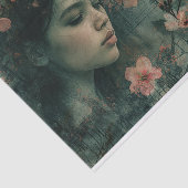 Ethereal Girl mit Blume im Grunge Look Seidenpapier (Ausschnitt)