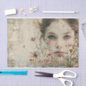 Ethereal Girl mit Blume in einem Shabby Chic Look Seidenpapier (Handwerk)
