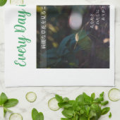 Ethereal Leaves Geschirrtuch (Gefaltet)