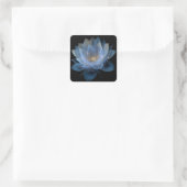 Ethereal Lotus Blume - Blaues Schwarzes Weiß Quadratischer Aufkleber (Tasche)