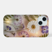 Etherealer gepresster Blumengarten iPhone 15 Hülle (Rückseite (Horizontal))