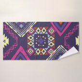 Ethischer, primitiver geometrischer Hintergrund de Badehandtuch (Badehandtuch)