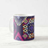 Ethischer, primitiver geometrischer Hintergrund de Kaffeetasse (Vorderseite Links)