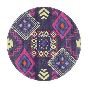 Ethischer, primitiver geometrischer Hintergrund de Schneidebrett