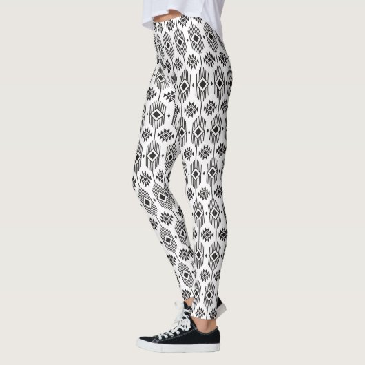 Ethisches geometrisches Schwarzweißmuster Leggings (Links)