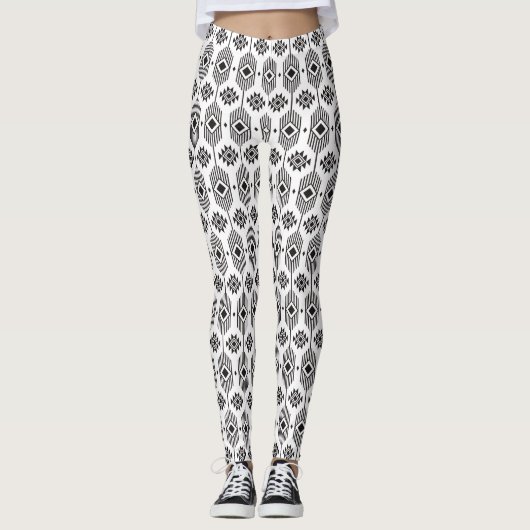 Ethisches geometrisches Schwarzweißmuster Leggings (Vorderseite)