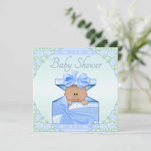 Ethnic Baby Boy in Geschenkboxen und Rose Babydusc Einladung (Stehend Vorderseite)
