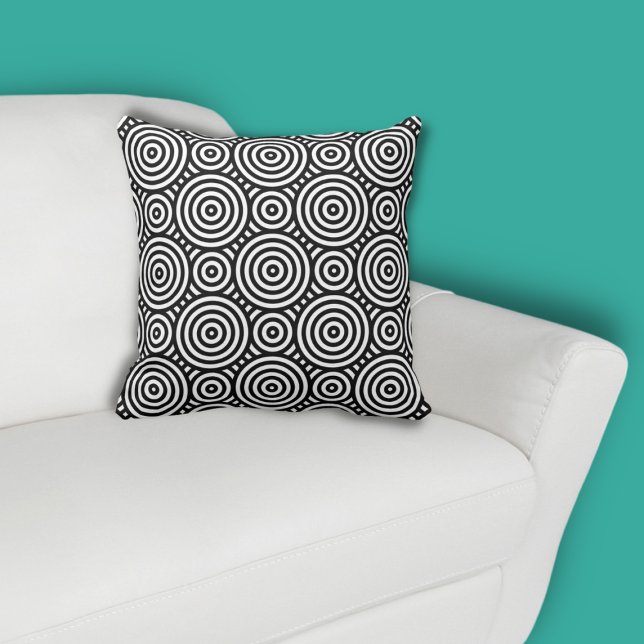 Ethnic Black Circle Muster weiß Kissen (Ethnic Nested Circle Black Pattern on White Throw Pillow, color customization possible)