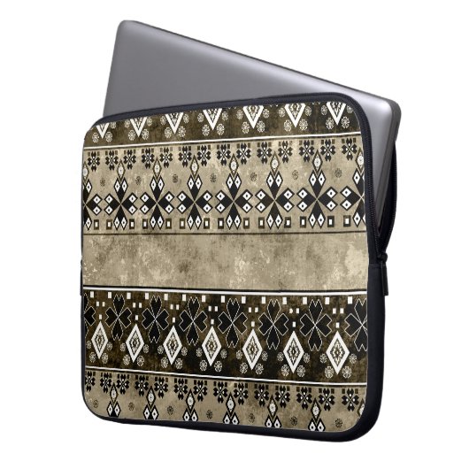 Ethnic Boho Grunge: farbenfrohe Muster Laptopschutzhülle (Vorderseite Links)