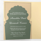 Ethnic Boho Indian Ivory Sage Green Arch Wedding Dreifach Gefaltete Einladung (Innen Erste Seite)