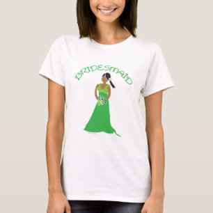 Ethnic Bridesmaid im Shirt der Grünen Hochzeitspar