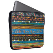 Ethnic Feathers: Stickerei Boho Chic Laptopschutzhülle (Vorne Rechts)