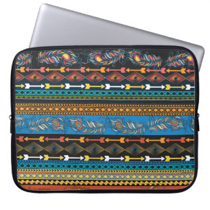 Ethnic Feathers: Stickerei Boho Chic Laptopschutzhülle