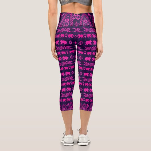 Ethnisch-asiatische Elefanten Blue Pink Capri Leggings (Rückseite)