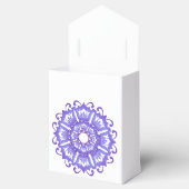 Ethnisch floral Mandala. Geschenkschachtel (Geöffnet)