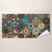 Ethnische Blütenmandala nahtlos Muster. Farblich Badehandtuch (Badehandtuch)