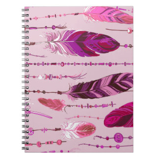Ethnische Federn: Helles, farbiges Muster. Notizblock