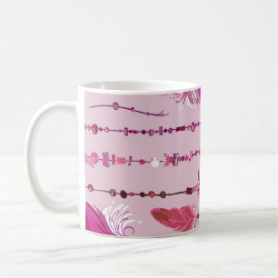 Ethnische Federn: Helles Farbmuster. Kaffeetasse