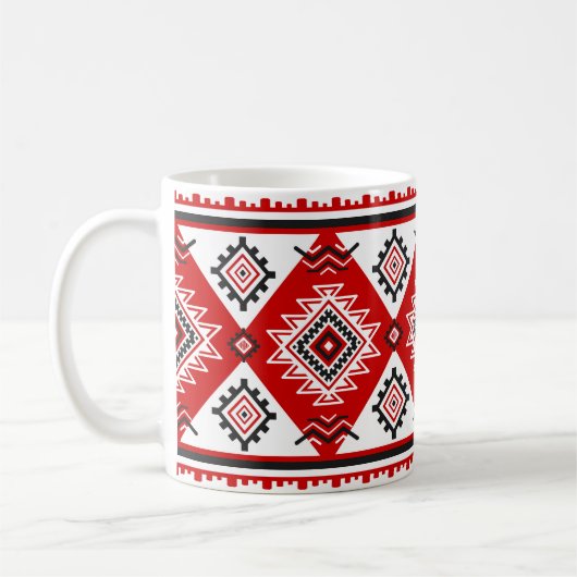 Ethnische Schwarz-weiße rote, ukrainische Motive. Kaffeetasse (Links)