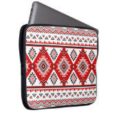 Ethnische Schwarz-weiße rote, ukrainische Motive. Laptopschutzhülle (Vorne Rechts)