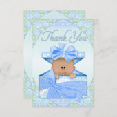 Ethnischer Baby-Junge in den Geschenkboxen und Dankeskarte (Vorne/Hinten)