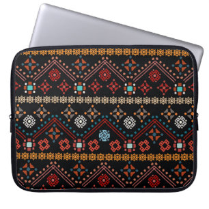Ethnischer Boho: farbenfrohe Stämme nahtlos. Laptopschutzhülle