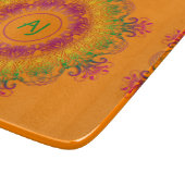 Ethnischer Mandala Monogram.Orange Hintergrund. Schneidebrett (Ecke)