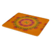 Ethnischer Mandala Monogram.Orange Hintergrund. Schneidebrett (Ecke)