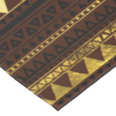 Ethnisches afrikanisches goldenes Muster auf Braun Tischdecke (Schrägansicht)