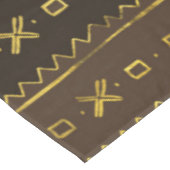 Ethnisches afrikanisches goldenes Muster auf Braun Tischdecke (Schrägansicht)