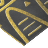 Ethnisches afrikanisches goldenes Muster auf Tischdecke (Schrägansicht)