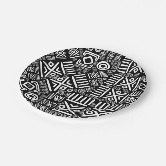 Ethnisches afrikanisches Muster Schwarzweiss-#6 Pappteller (Schrägansicht)