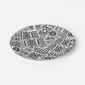 Ethnisches afrikanisches Muster Schwarzweiss-#8 Pappteller (Schrägansicht)
