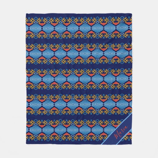 ethnisches geometrisches Muster. Monogramm. Name Fleecedecke (Vorderseite)