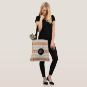 Ethnisches geometrisches Muster. Monogramm Tasche (Am Model)