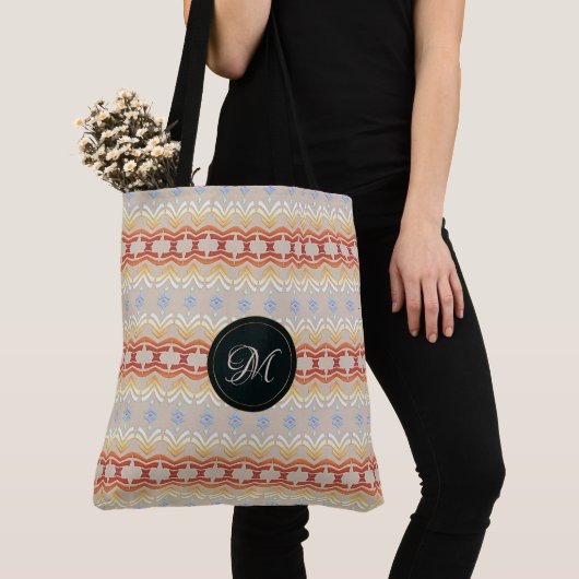 Ethnisches geometrisches Muster. Monogramm Tasche (Von Nahem)