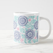 Ethnisches Paisley-Muster Jumbo-Tasse (Rechts)