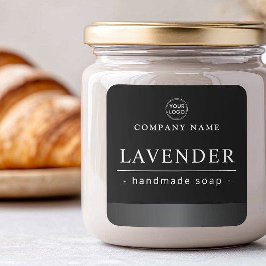 Etikett für das schwarze Logo auf grauem Satin Quadratischer Aufkleber