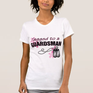 Etikettiert zu einem Wachposten T-Shirt