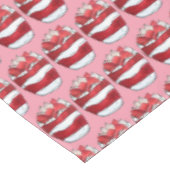 Eton Mess Strawberry Meringue UK British Dessert Tischdecke (Schrägansicht)