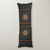 Etruscan Bucchero "Axis Mundi" Long Seitenschläferkissen (Rückseite (Vertikal))