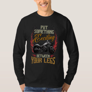 Etwas Aufregendes zwischen deinen Beinen T-Shirt