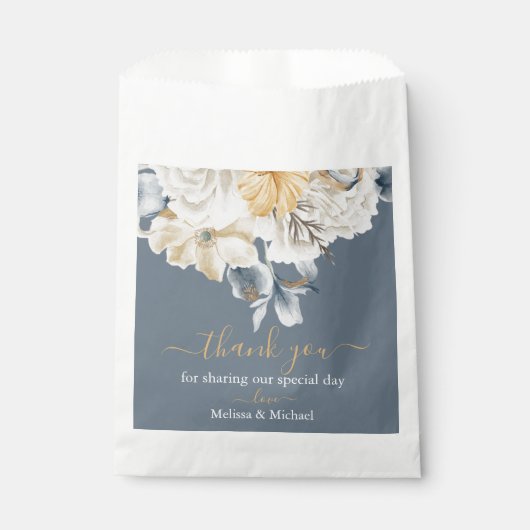 ETWAS BLAU - Weiße Blume auf blau Geschenktütchen (Vorderseite)