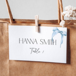 Etwas Blue Bow Brautparty, das den Knoten bindet Platzkarte