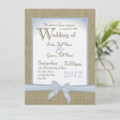 Etwas Blue Burlap und Bow Country Wedding Einladung (Stehend Vorderseite)