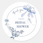 Etwas Blue Floral Bow Arch Brautparty Runder Aufkleber (Vorderseite)