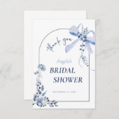 Etwas Blue Floral Bow Brautparty Dankeskarte (Vorne/Hinten)
